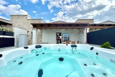 Image de \" Villa with Jacuzzi Joy Collection \"