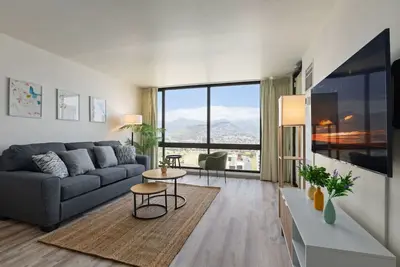 Image de Free Parking & 32f A block Away from Waikiki Beach