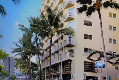 Image de Wyndham Waikiki Beach Walk 1 Bed Room\nKing Size Master Bed Room and Living Rm
