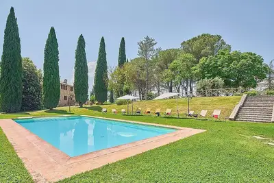 Image de Villa Cataldo: A characteristic and welcoming three-story ancient house situated a few miles from the shores of Lake Trasimeno, with Free Wi-Fi.