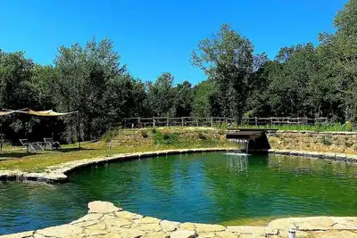 Image de Villa Uvetta Grande: A characteristic and welcoming two-story age-old farm house situated in the heart of the Tuscan countryside, with Free Wi-Fi.