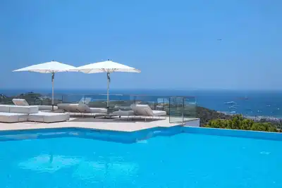 Image de Villa Elysium Ibiza : un refuge de luxe entre ciel et mer – Weekly Villas