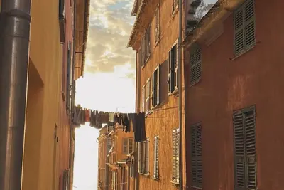 Image de T3 clair et design au coeur du vieux Bastia