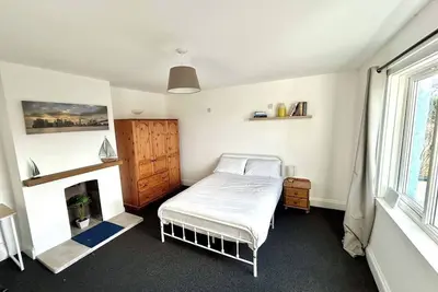 Image de The Blue House - Godolphin - Large Spacious Home