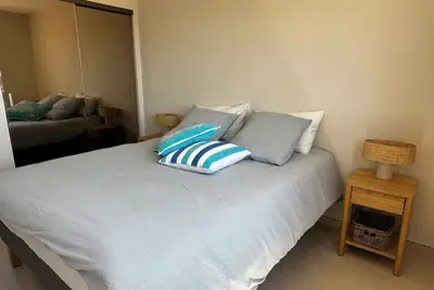 Image de Bleu Horizon, sur le port de Hyères, déco exceptionnelle, pour 6. plage à 2 min!