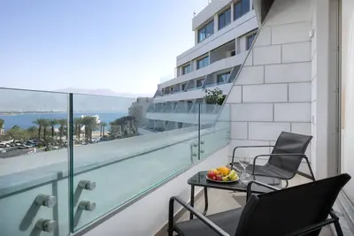 Image de By Edom - דירה עם נוף מטריף לים במתחם סי סייד