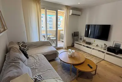 Image de Appartement 'Stay Tropézien – Confort Premium' avec balcon, Wi-Fi et climatisation