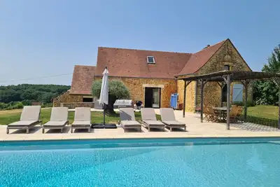 Image de Magnifique maison de campagne avec piscine chauffée, climatisation, et vue 5*!