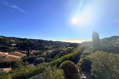 Image de Appartement chaleureux avec balcon et terrasse, vue mer, Le Haut des Issambres