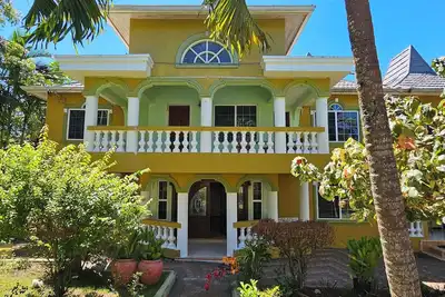 Image de Living Pretty - Elegant 8 Bedroom Villa in Peaceful Ingleside, Mandeville.