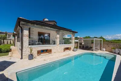 Image de Villa Hardy with pool and sauna near Poreč.