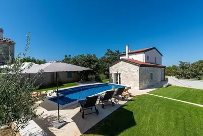 Image de Villa Nina with private pool for 6 guests near Poreč