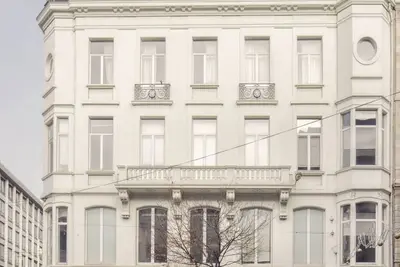 A Place - Schuttershofstraat 1