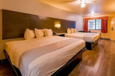 Image de Better Choice for your Vacation! With Outdoor Pool Access, and Free Parking!