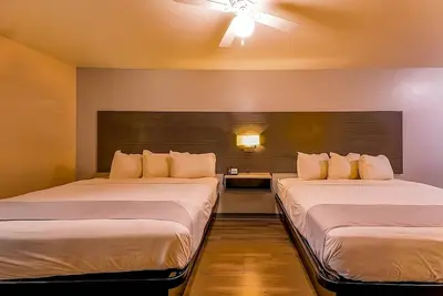 Image de Look No Further! Outdoor Pool, Free Parking, Close to Yoakum Bulldog Stadium!