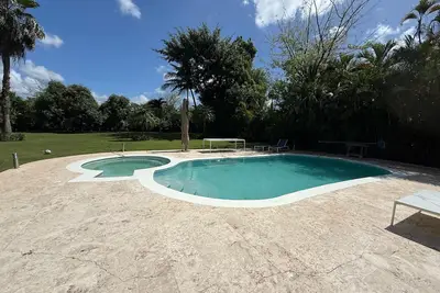 Image de Enjoy the luxury and tranquility of this charming country house.