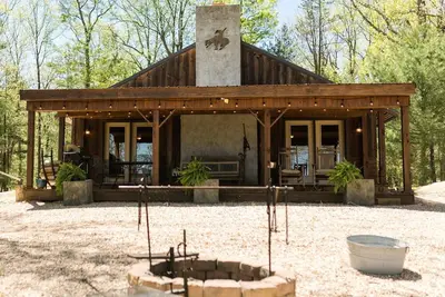 Image de Rustic & Secluded Cabin on 150-Acre Horse Ranch in the Shenandoah Valley.