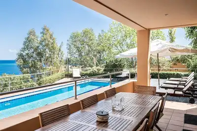 Image de Daphne & Chloe Estate