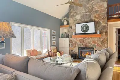 Image de Big Bear Chalet- Hot tub, pool table, near resort!