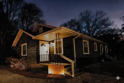 Image de The Downtown Cottage, Stylish & Walkable in Cary