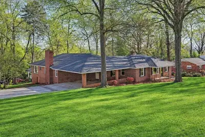Massive 5bd/3ba Home Across from the Golf Course