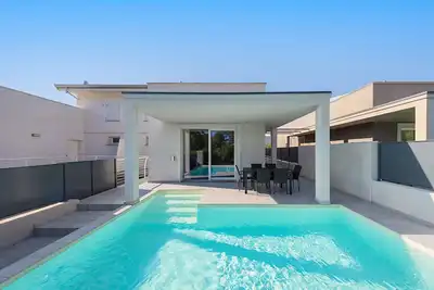 Villa Prestige 15 with pool