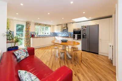 Image de Cosy 3 Bedroom House near River Thames - Pass the Keys