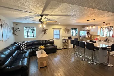 Image de 4 bd, 2 ba Cabin at Lake Rathbun. Sleeps 9. Less than a mile from lake.