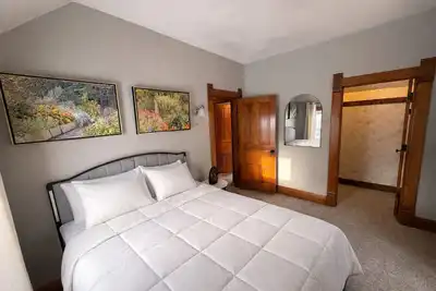 Image de 15 Min to Lansing • 2br • In-Unit Washer & Dryer