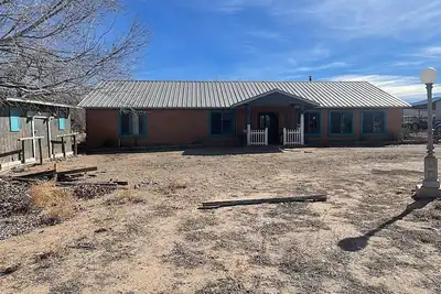 Image de Chris's Country Charmer with Southwest Style located in the Heart Beat of Nm