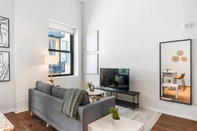 Downtown Resort Style Apt, Pool, Lounge