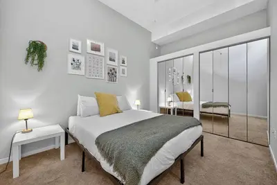 2 Bed Steps from Paul Brown Stadium