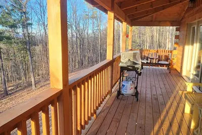 Image de Escape the city at the Cross Mountain Hideaway. A spacious cabin by Luray.