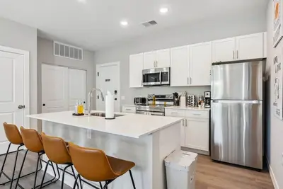 Walkable Apt in Historic Olde Towne w/Parking