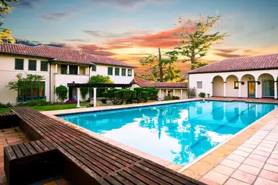 Image de Golden-Era Lux Estate  8br Villa & Garden Suite