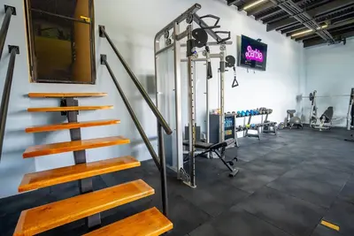 Image de Luxurious Suits 9 Bedrooms Building