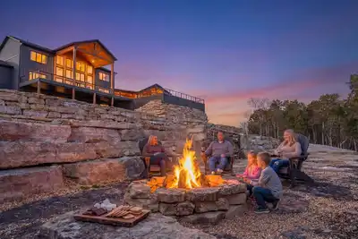 Image de Luxury Lakefront! Private Pool, Hot Tub & Views