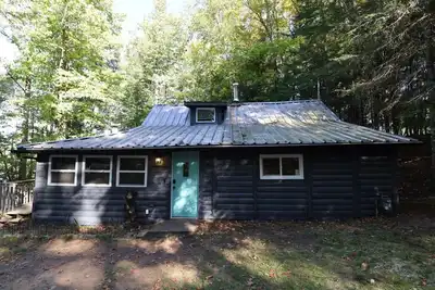 Image de The Rustic Log - 2-bedroom cabin on Mercer lake