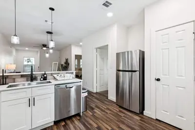 Image de Cozy Dallas Basecamp