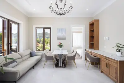 Image de Brand-New Luxury 2 Br Suite. Free parking. Central Ac. Near Yvr
