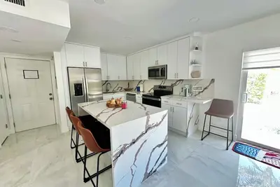 Image de One Bedroom apartment in the heart of Marathon.