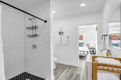 Image de The Nauti Nash: Tiny Haus on Inks Lake