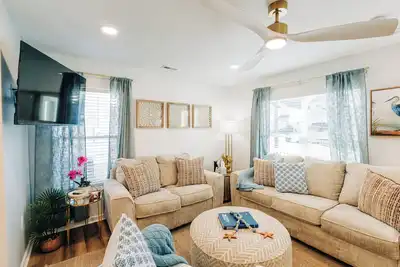 Image de Charming Coastal Cottage in Historic Downtown Summerville