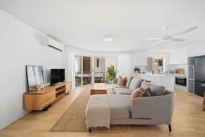 Image de Sunny Kings Beach Escape w Pool - 300m to beach