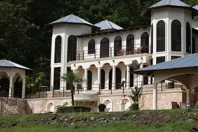 Image de Beautiful home and gardens near the beach