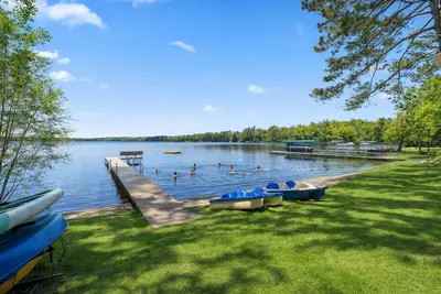 Image de Lakefront Upnorth Getaway Sleeps 57|Dock Your Boat
