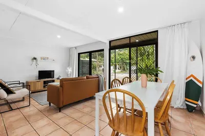 Image de Pet-Friendly Coastal Retreat | Walk to Beach | Outdoor shower