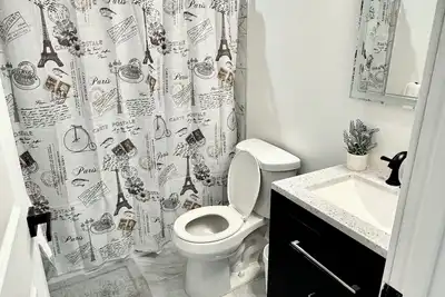 3-bedroom building in perfect Phoenix with cool Ac