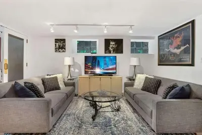 Image de One-of-a-Kind Apartment In Old Town!