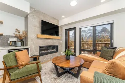 Image de Ascent Escape | Pool, Hot Tub, Fitness | Parking